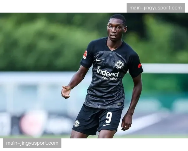 德国检方就某德甲俱乐部历史转会案传唤三名前高管